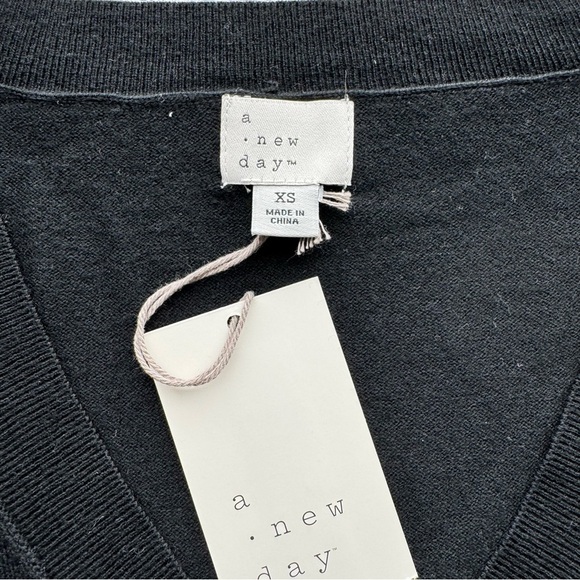 A NEW DAY Fine Gauge V Neck Sweater XS Black Long Sleeve Wide Rib Hem Casual New - Picture 9 of 13